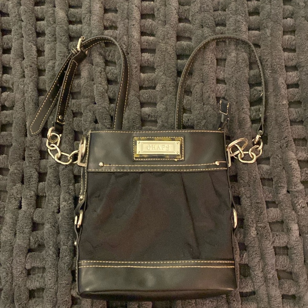 NWOT woman’s CHAPS purse